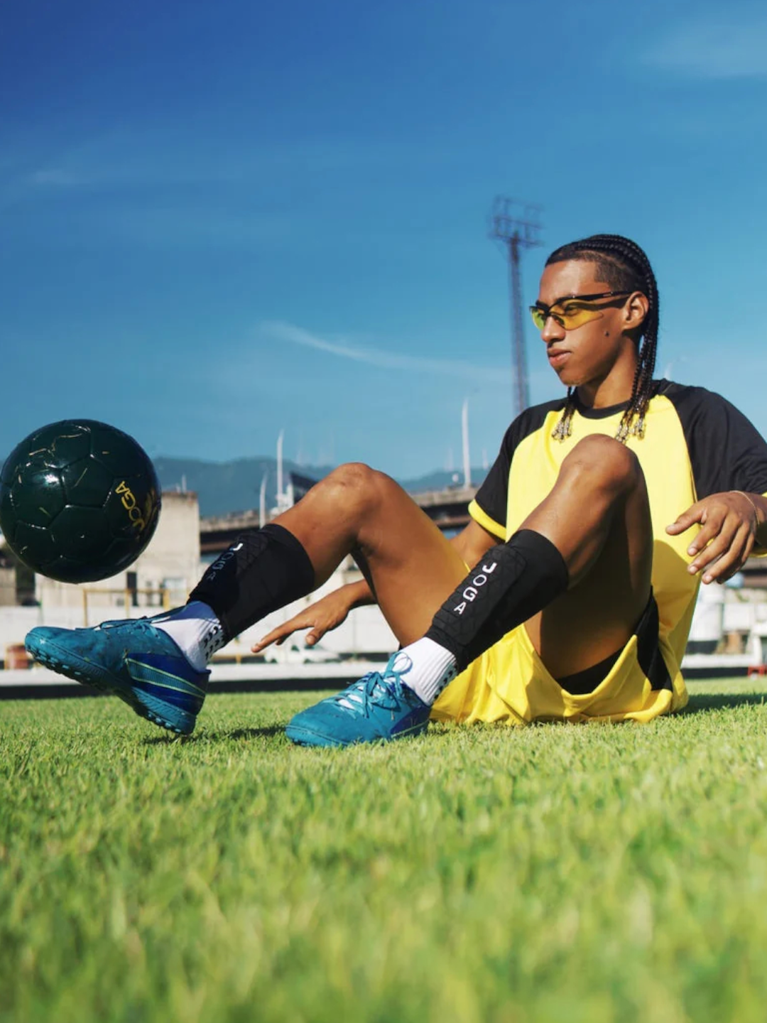 Защитные накладки на колени JOGA, для футбола, двухцветные, черные и белые оригинал