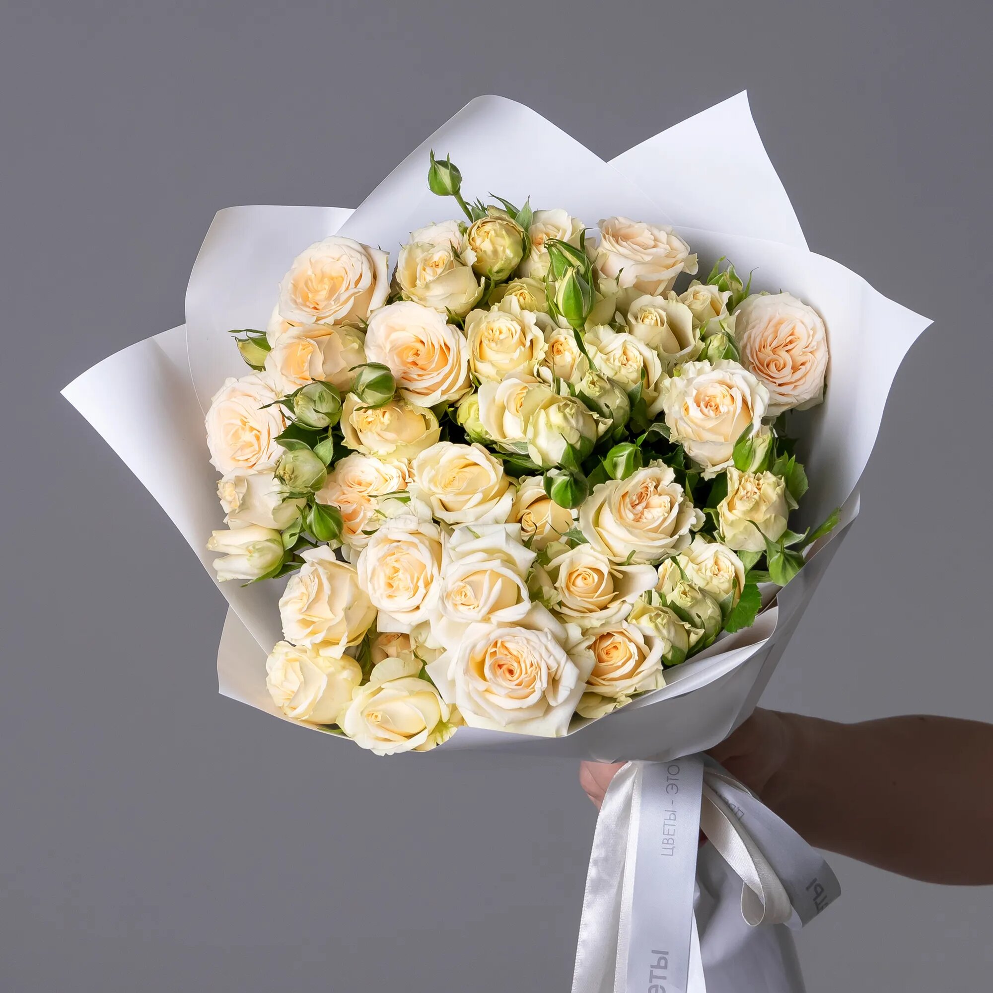 Букет Роза кустовая "Солинеро" 7 шт Высота 50 см в коробке и аквабоксе от "Простоцветы"