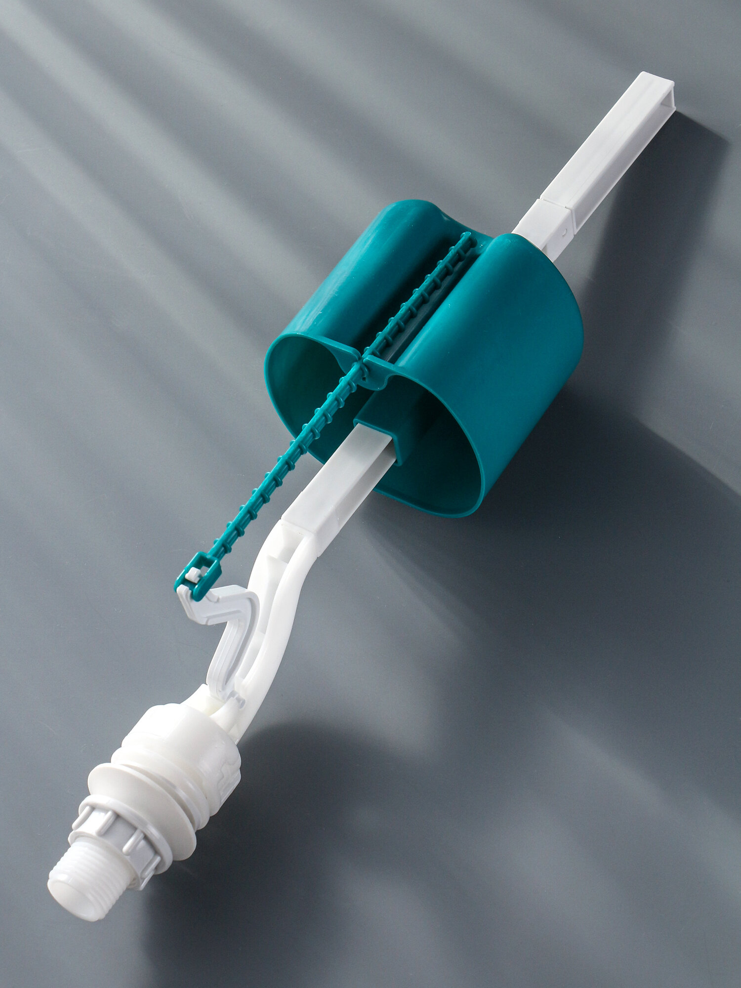 Клапан для бачка нижний 1/2