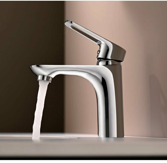 Смеситель для умывальника с гайкой