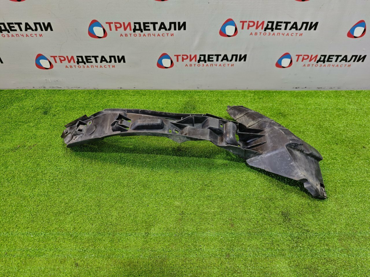 Кронштейн бампера Volkswagen Touareg 4.2 BAR 2007 перед. прав. (б/у)
