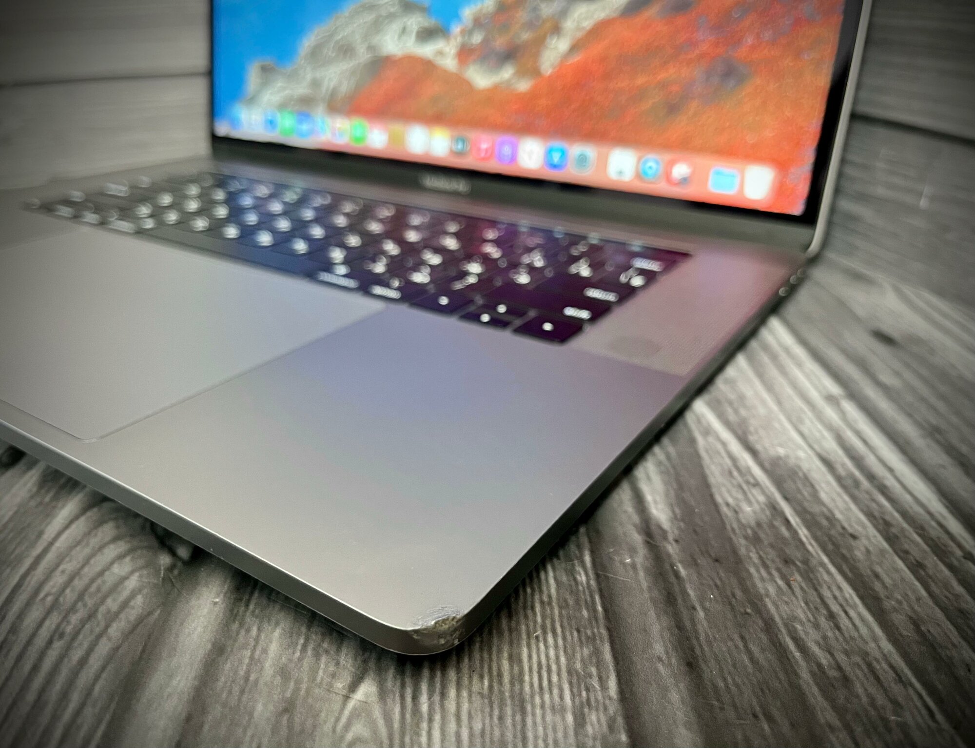 15.4" Ноутбук Apple MacBook Pro 15 Mid 2018 2880x1800, Intel Core i9 2.9 ГГц, RAM 32 ГБ, DDR4, SSD 512 Гб, AMD Radeon Pro 560X 4ГБ, macOS, RU, Серый Космос — фото 1