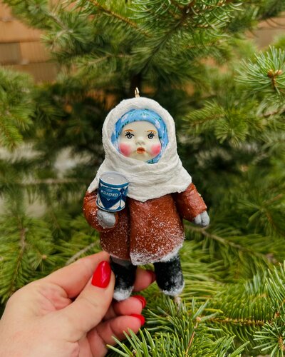 Изображение товара Ватная елочная игрушка - малышка со сгущенкой