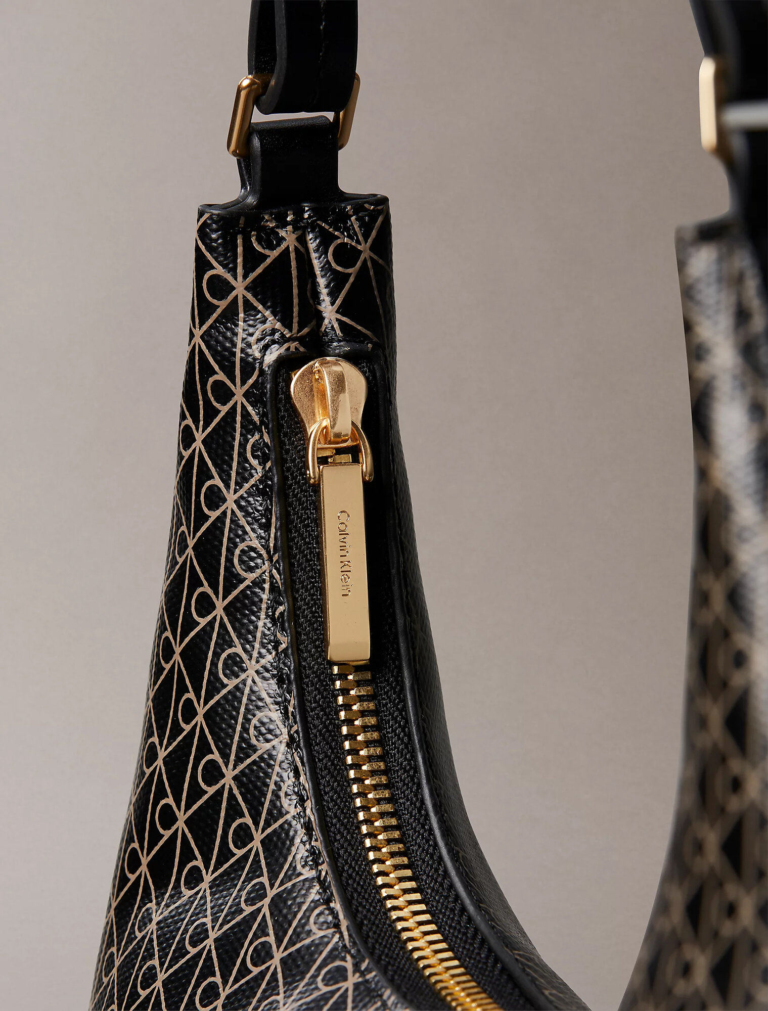 Сумка багет CALVIN KLEIN, фактура гладкая, черный — фото 1