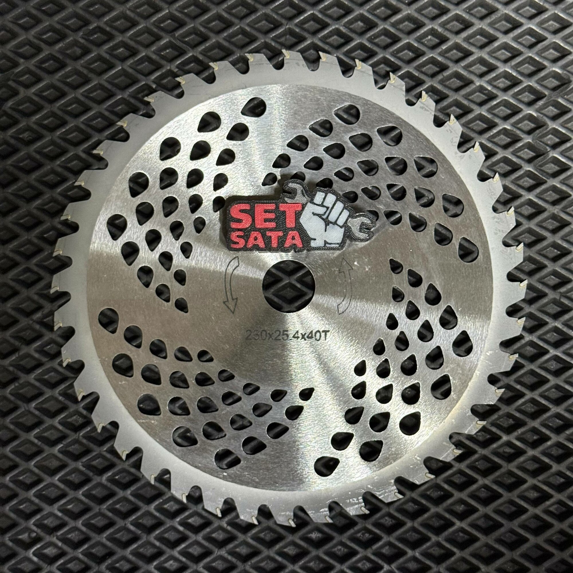 Нож для триммера WORTEX ТВ 3018 AT 230x1.7x25.4 мм, 40 зубьев 0333343