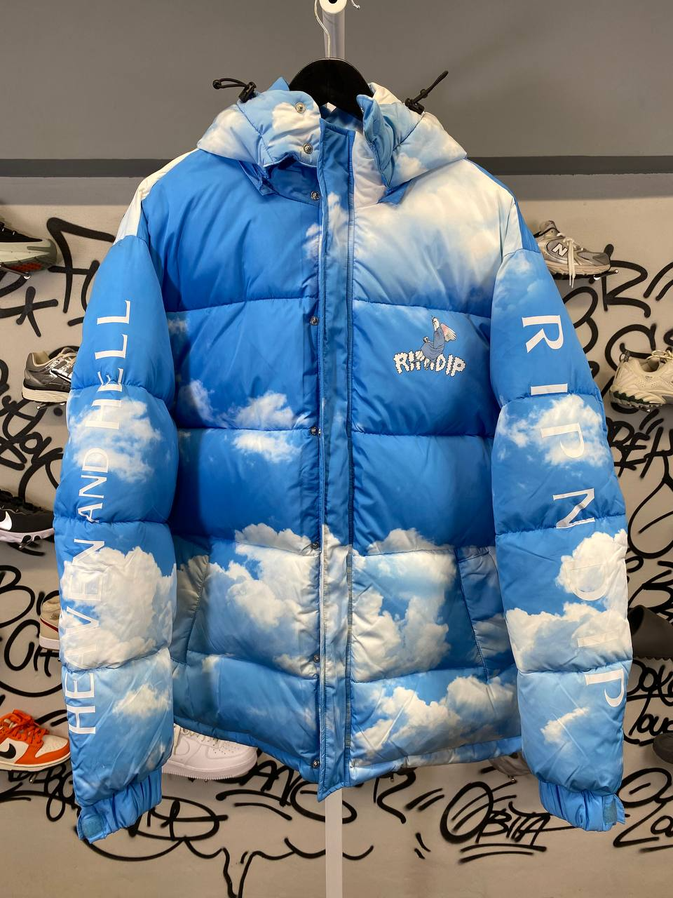 Пуховик RIPNDIP RIPNDIP HEAVEN AND HELL PUFFER JACKET, размер XL, голубой