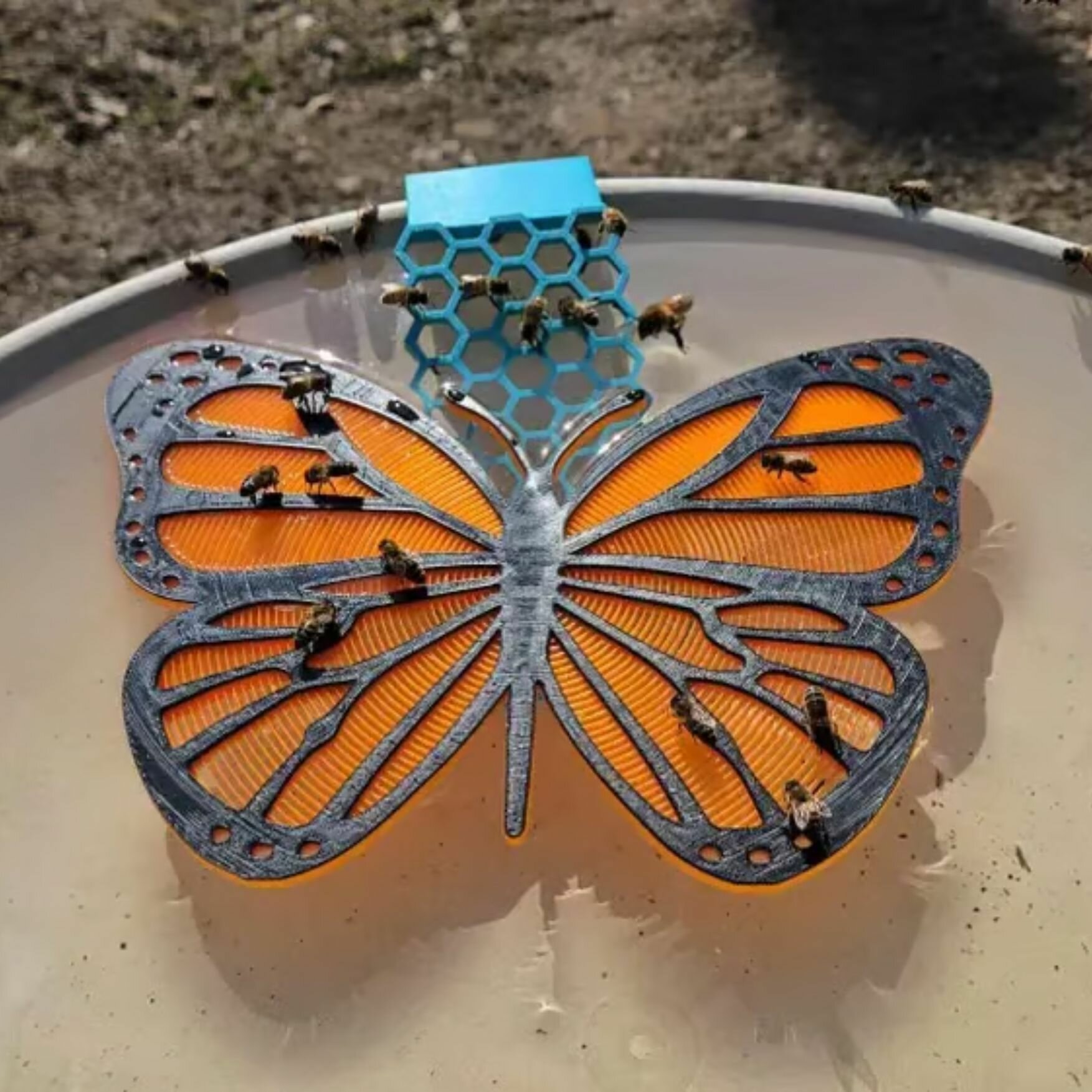 Новая модель кормушка для пчел 3 стиля