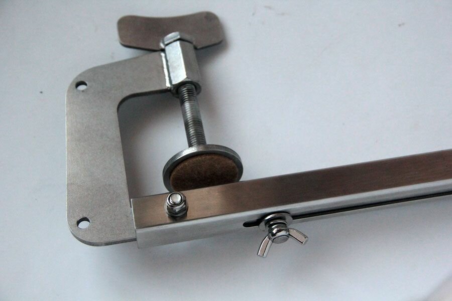 Струбцина прямая для датчика эхолота — фото 1