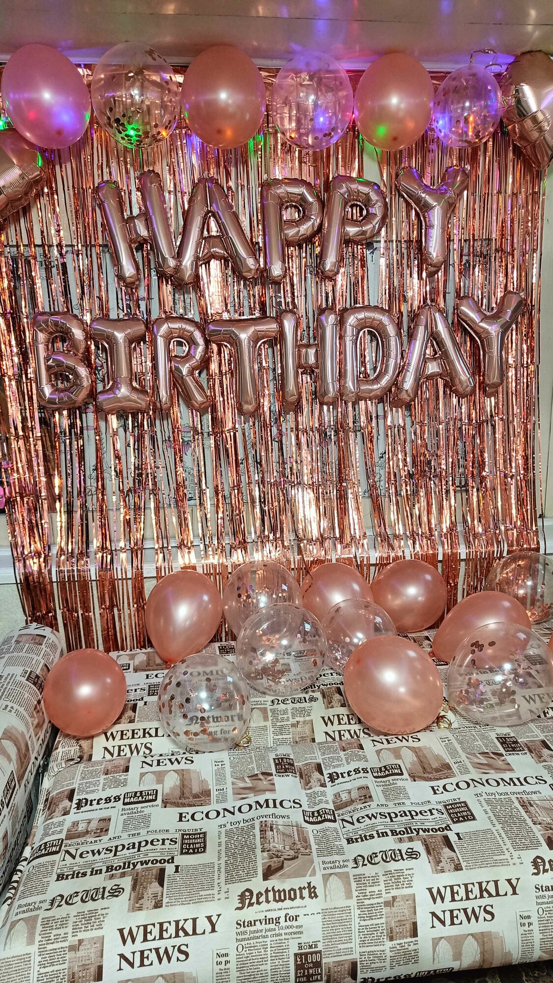 Красивая растяжка на день рождения с надписью "Happy Birthday"