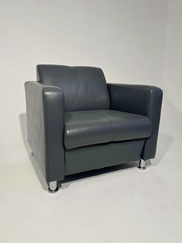 Изображение товара Кресло офисное Сенатор, механизм Нераскладной, 80х82х80 см, темно-серый, с отделочной строчкой