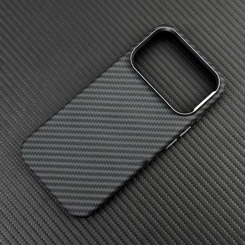 Черный карбоновый чехол для iPhone 17 Pro, A