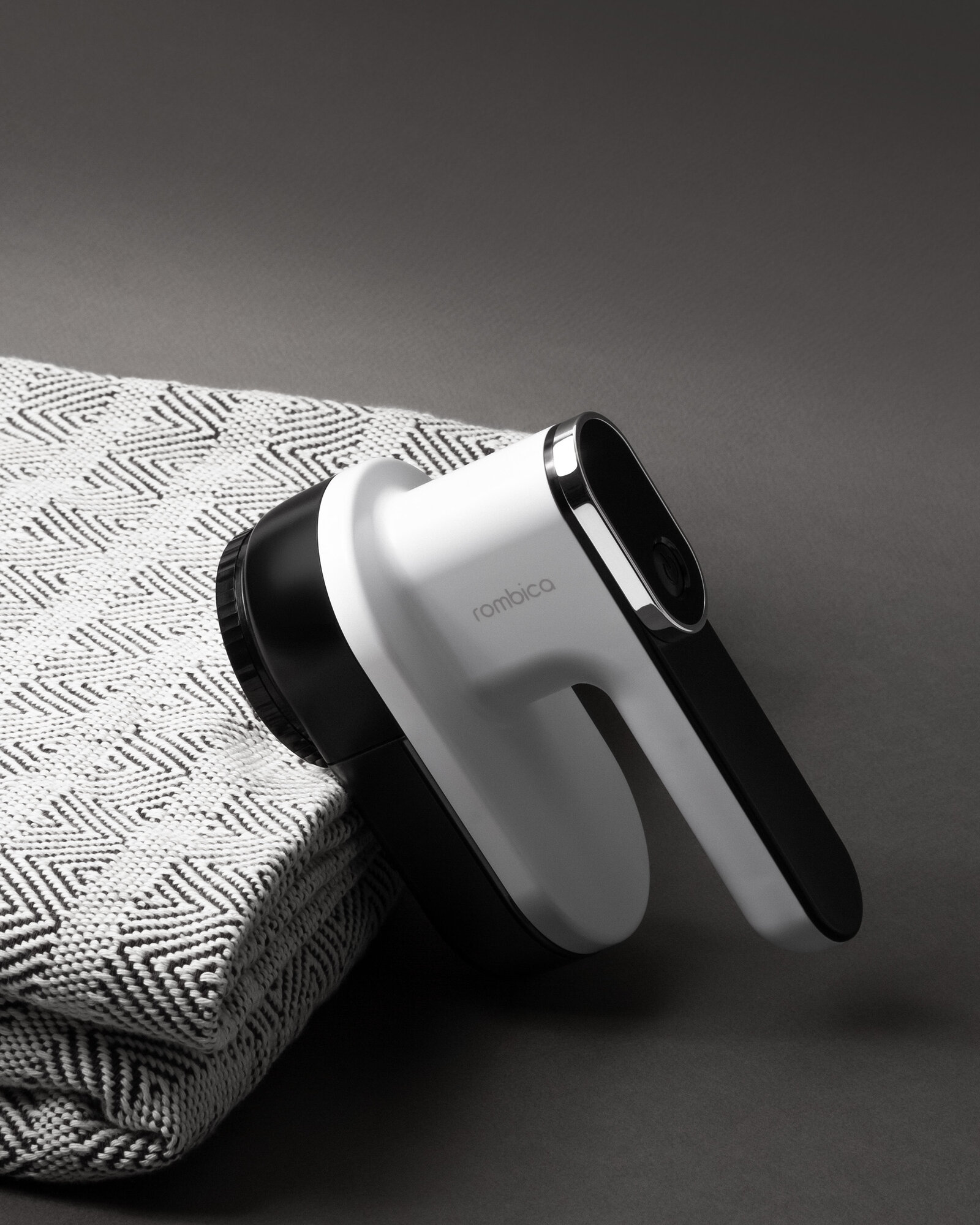 Машинка для удаления катышек с одежды на аккумуляторе, с LED дисплеем, беспроводная — фото 1