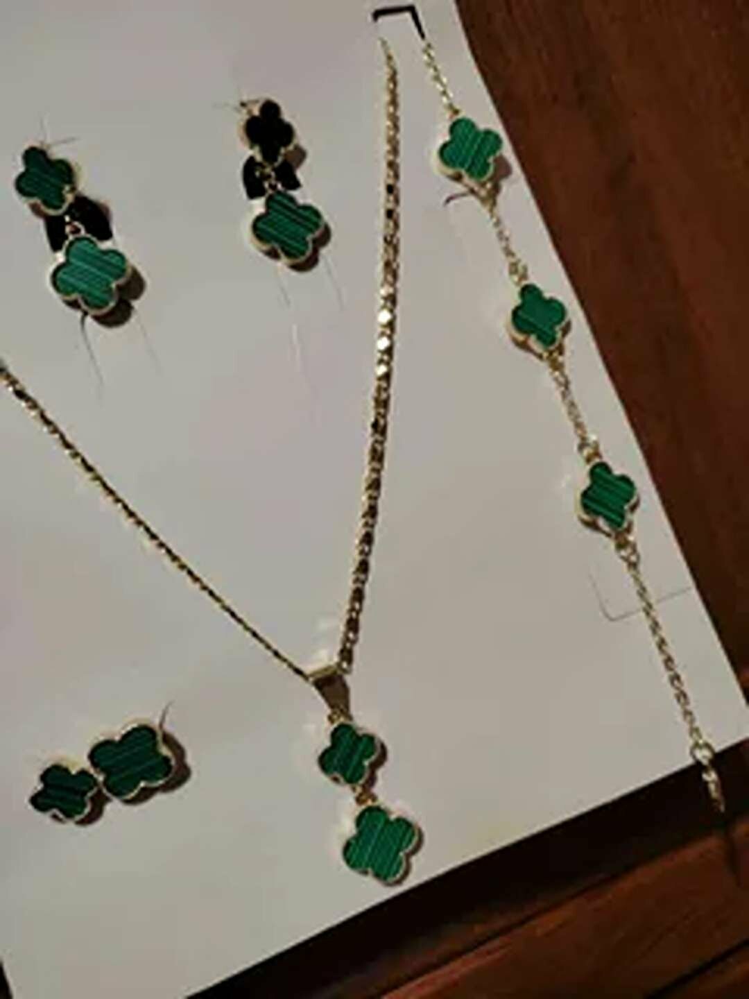 Комплект бижутерии: подвеска, кольцо, серьги, браслет