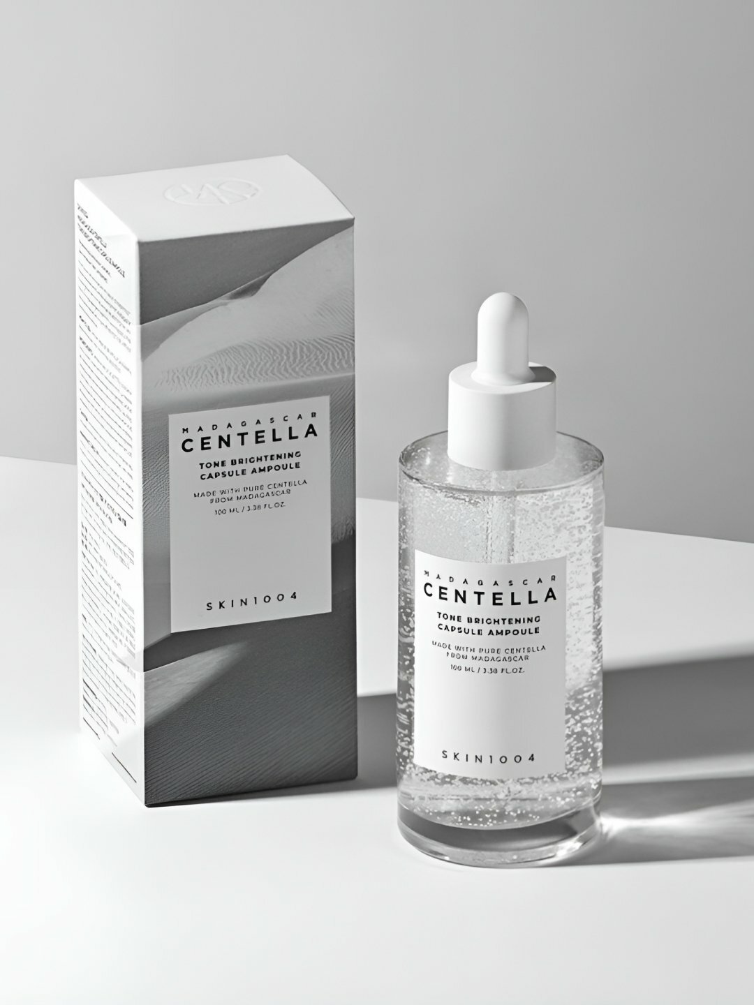 Осветляющая сыворотка для кожи и лица SKIN1004 Madagascar Centella Tone Brightening Capsule Ampoule, 50 мл