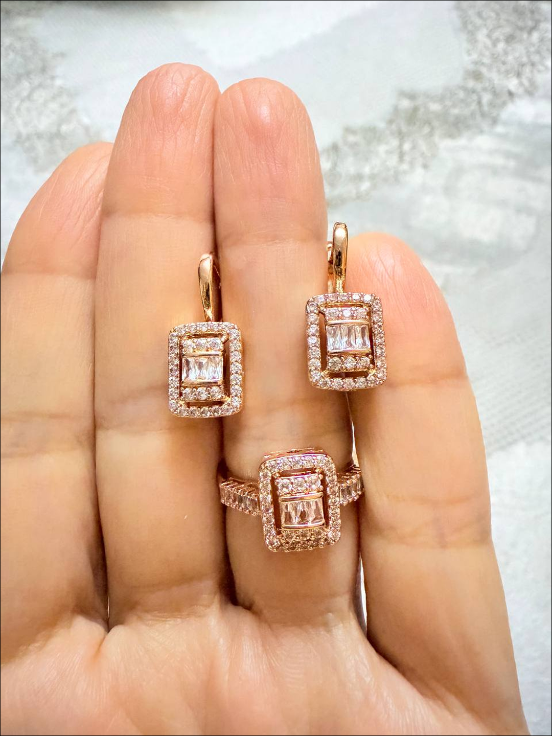 Комплект бижутерии: кольцо, серьги, размер кольца 18.5, золотистый — фото 1