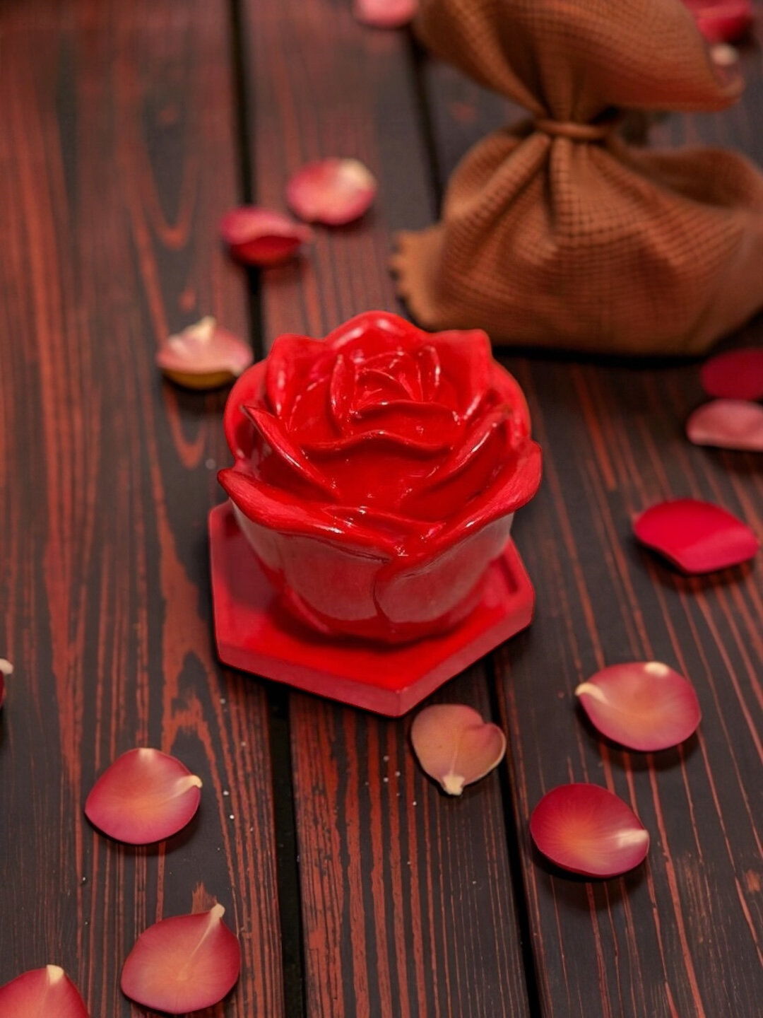 Декоративная свеча "Роза", алый цвет, скульптурный гипс, натуральный соевый воск