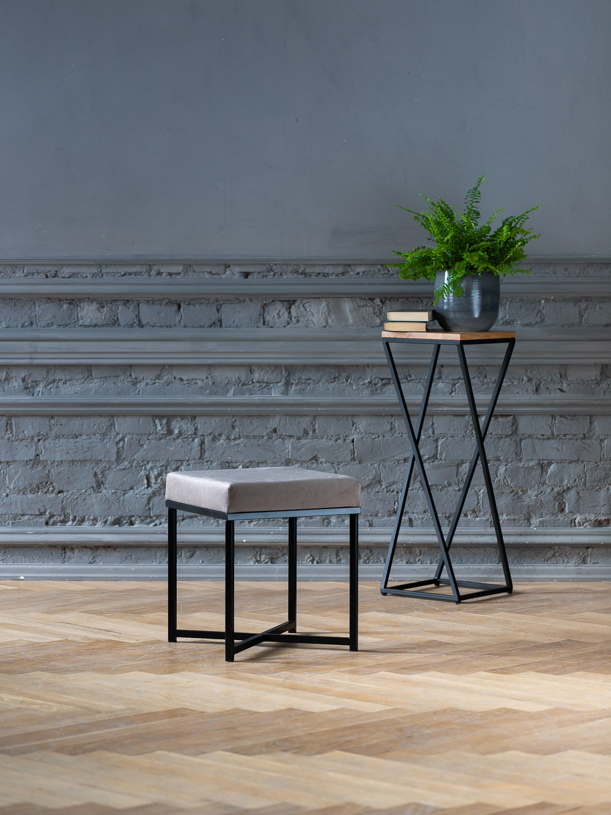 Пуф черный для прихожей, спальни, гостиной, велюр Grey, 400*400*470, CRUZ — фото 1