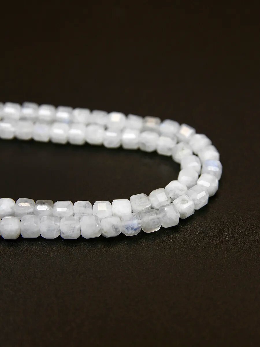 Нить - Лунный камень Адуляр - 3 мм, квадрат, грань, 38 см — фото 1