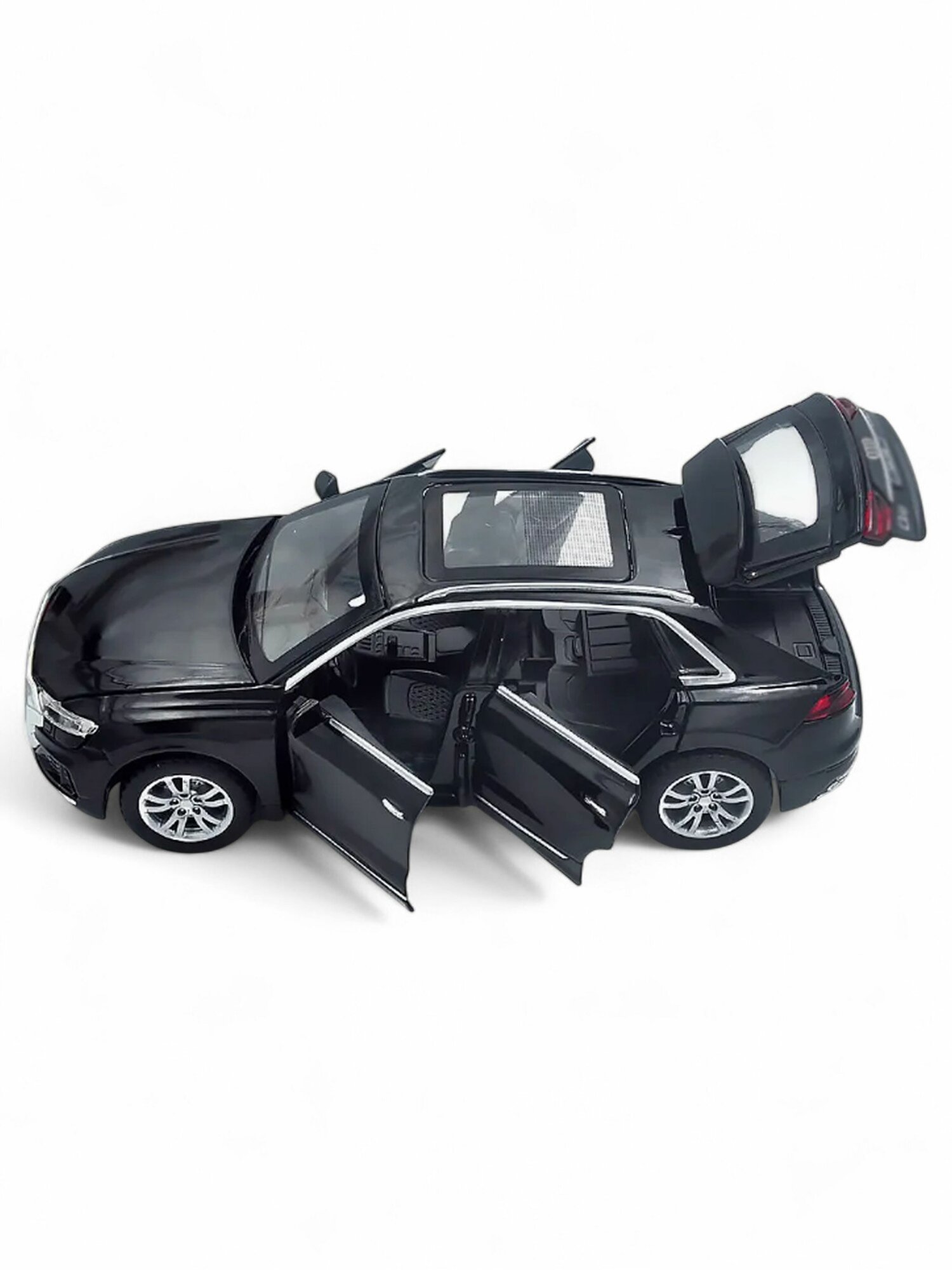 Модель машинки Audi Q8 инерционная, 1:32 черная — фото 1