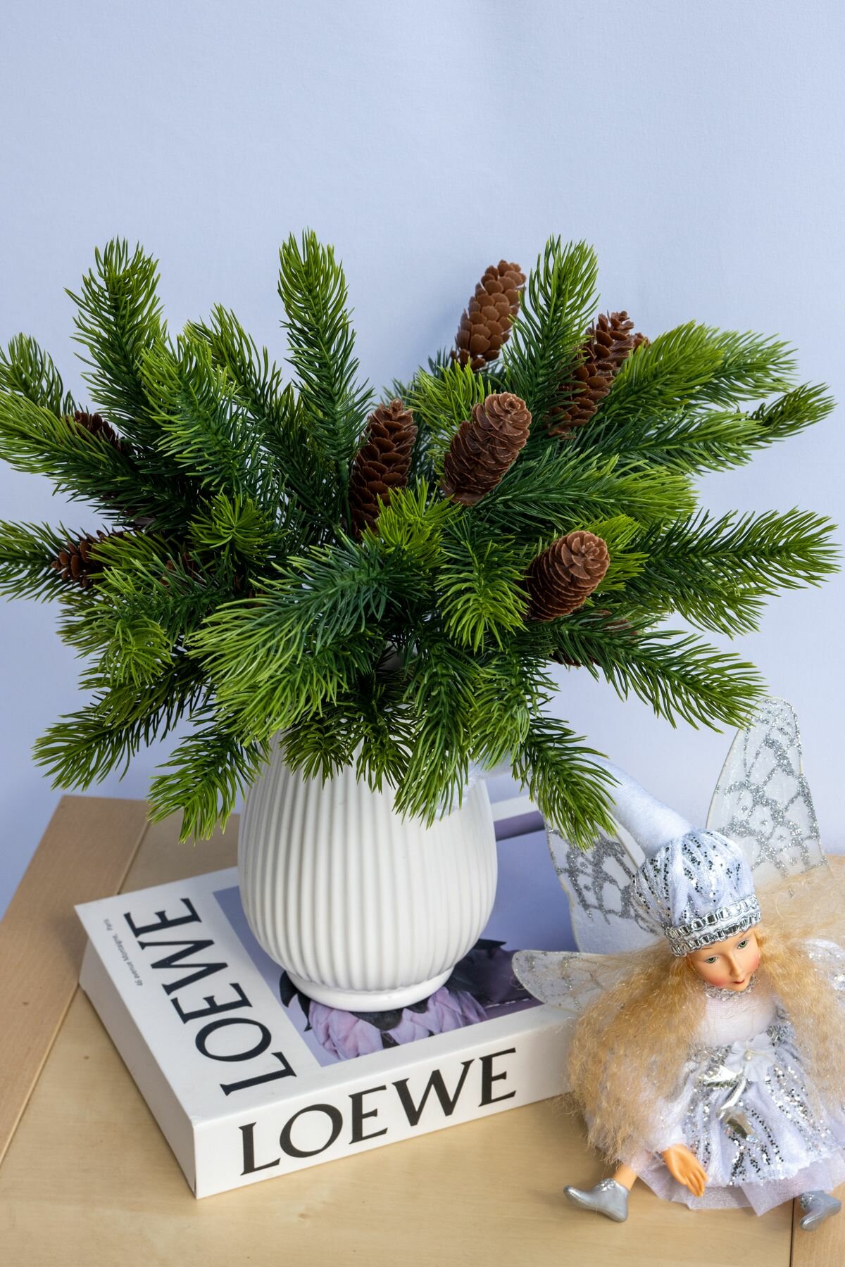 Искусственные цветы премиум для новогоднего декора и интерьера Еловая ветка с шишками балканская 38 см 3 ветки