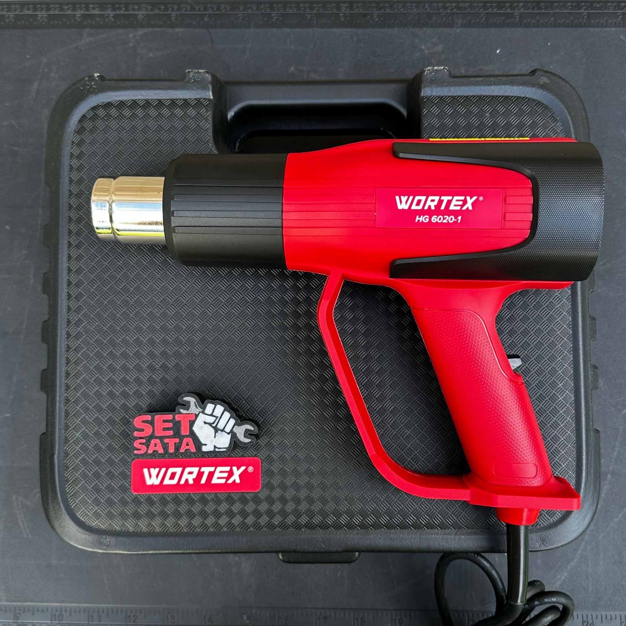 Фен технический WORTEX HG 6020-1 в чем. + набор сопл 2000 Вт 2 скор 350-600 °С (0334327)