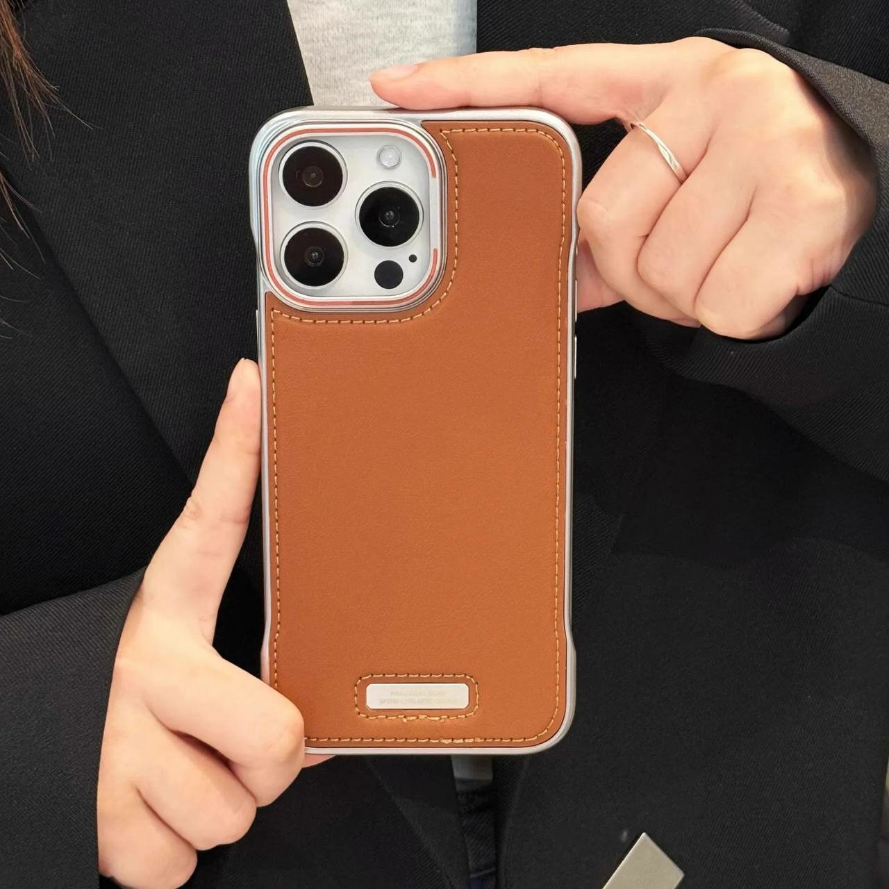 Оригинальный чехол Натуралний Кожа для iphone 16 Pro Max золотого цвета и серебристого цвета