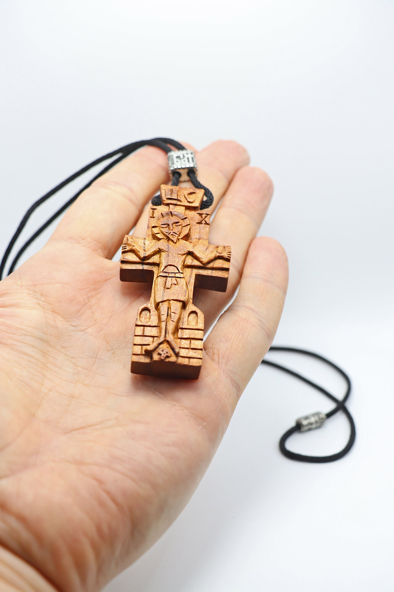 Крест нательный из абрикоса - Голгофа