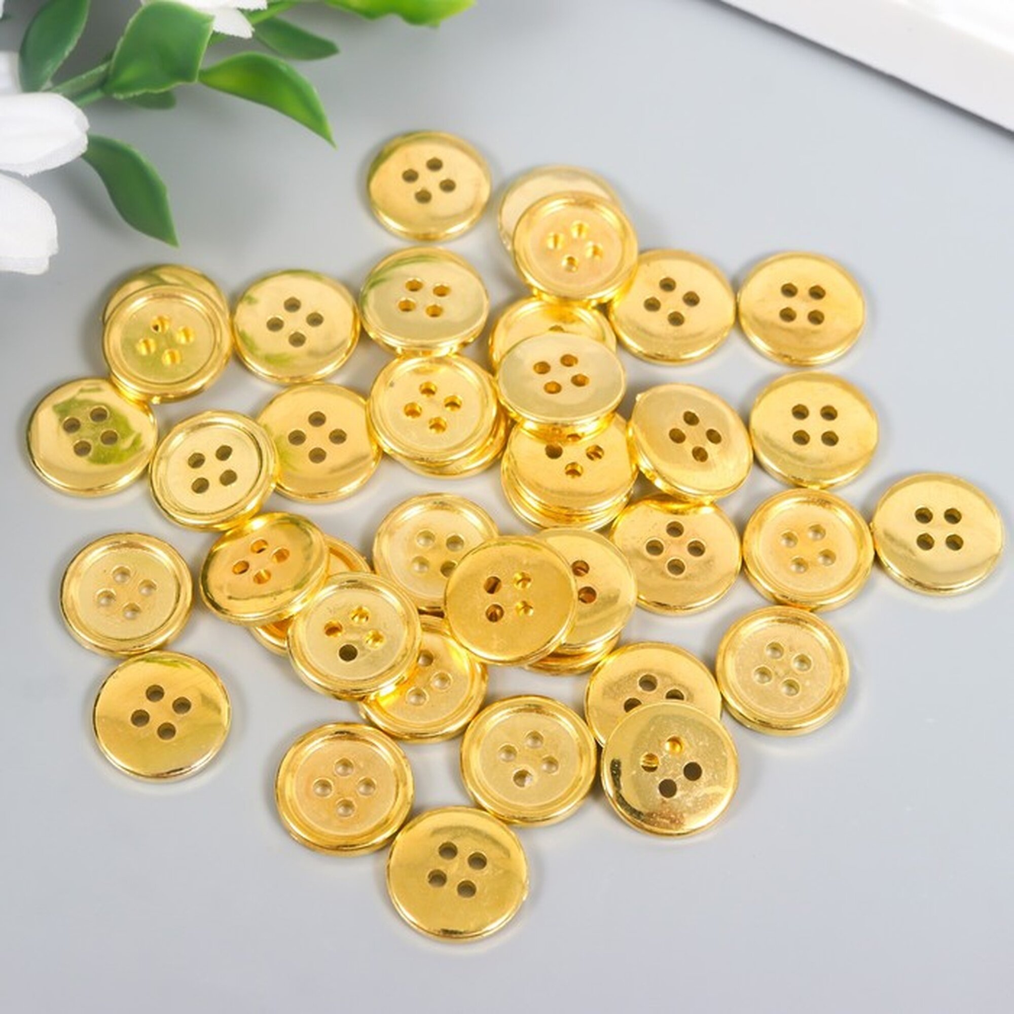 Пуговицы пластик 4 прокола "Золотая" 15х15 см набор 40 шт 2х55х55 см