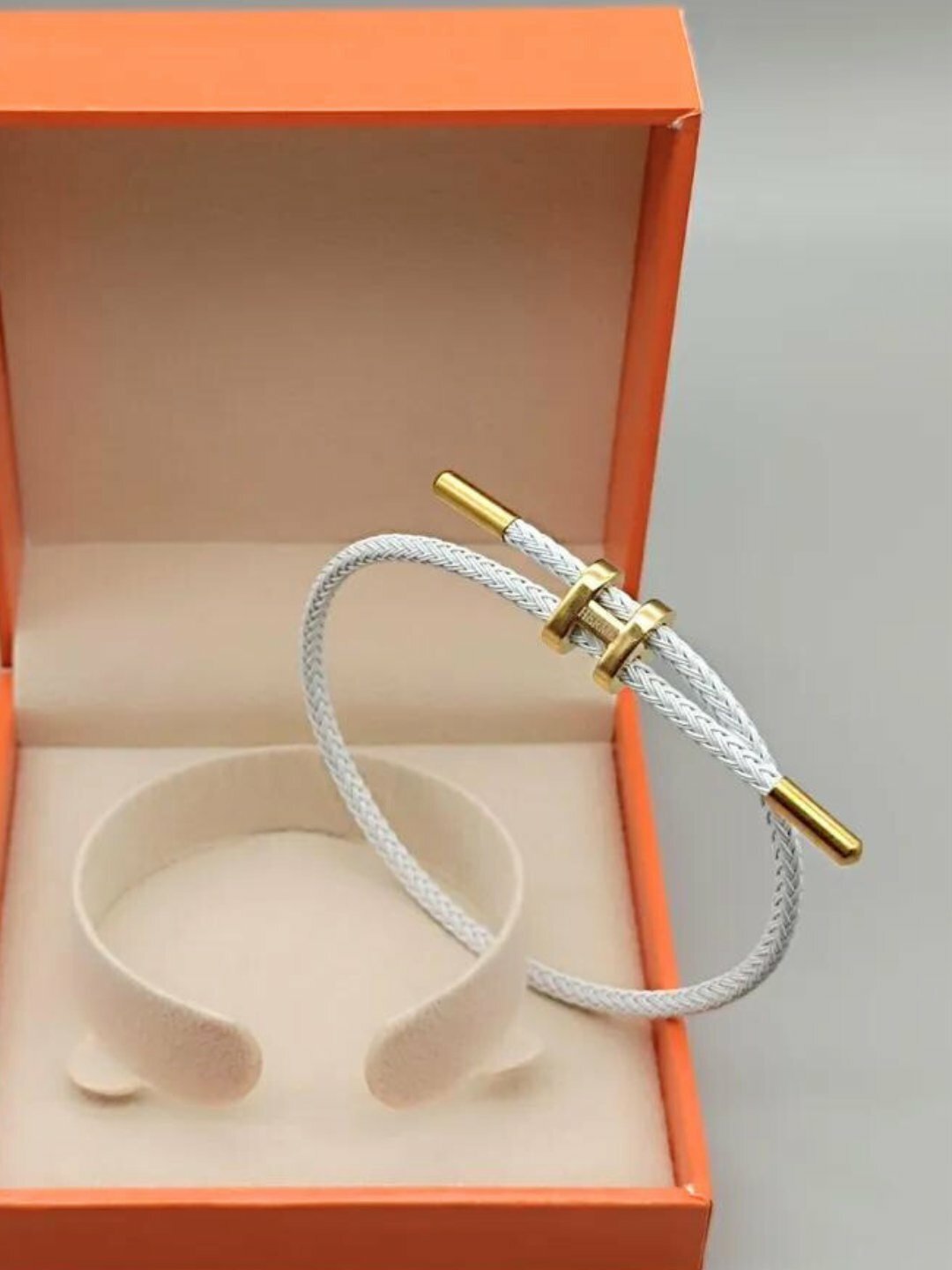 Браслет Hermes, искусственный камень, 1 шт., размер 22 см, размер one size, белая