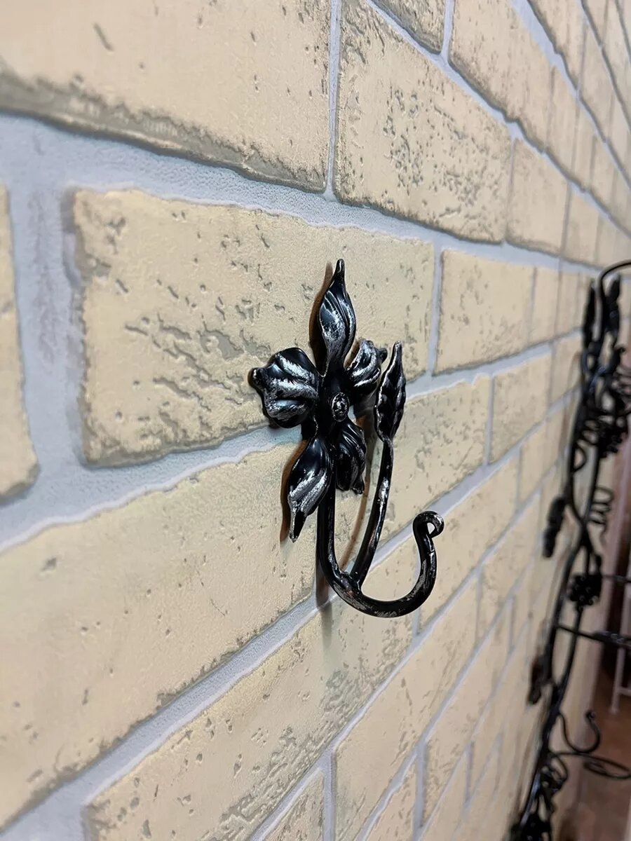 Крючок настенный Цветок, кованая сталь, ручная работы, цвет черный — фото 1