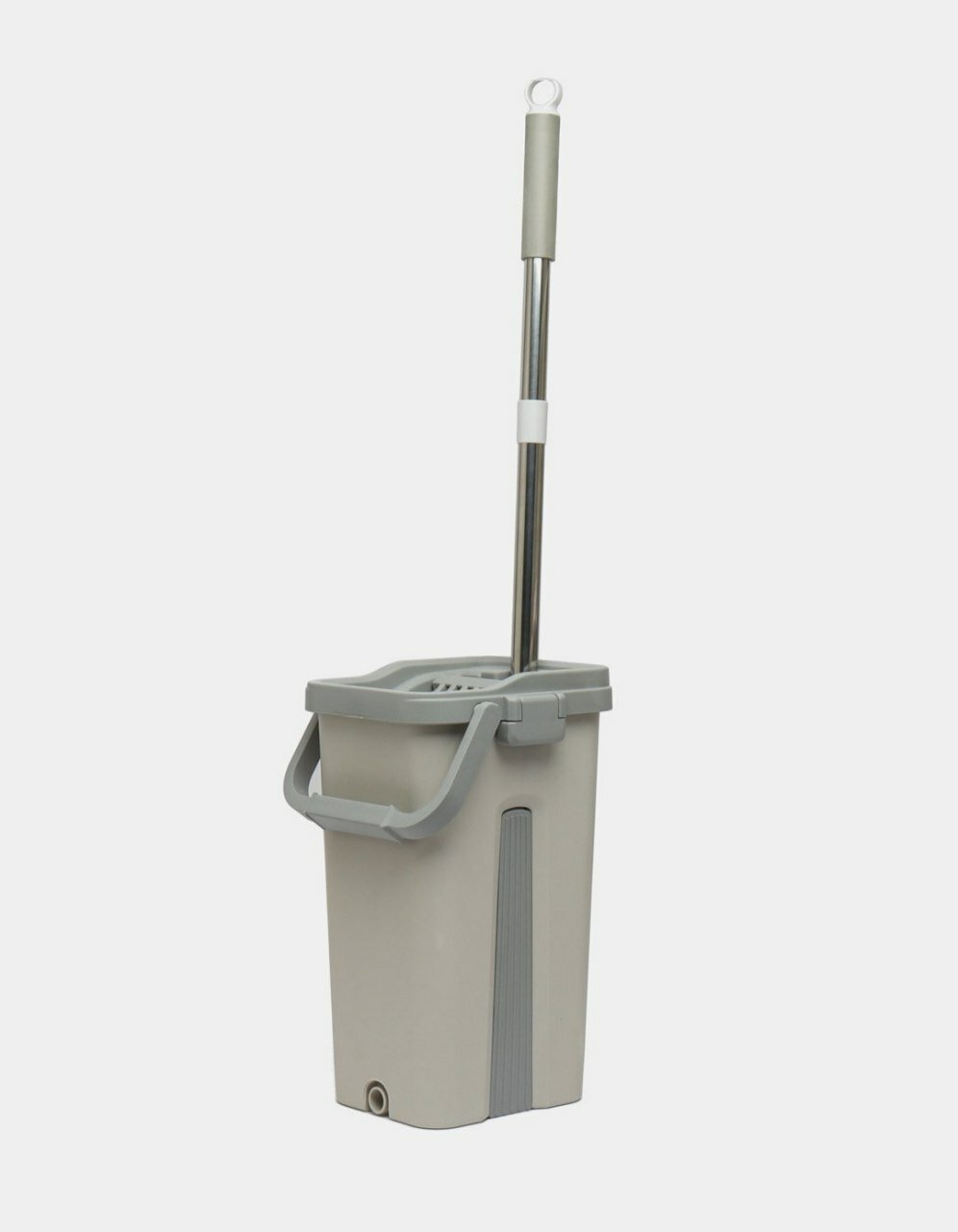 Набор для уборки: швабра с отжимом, ведро, комплектующие для швабры с ведром.