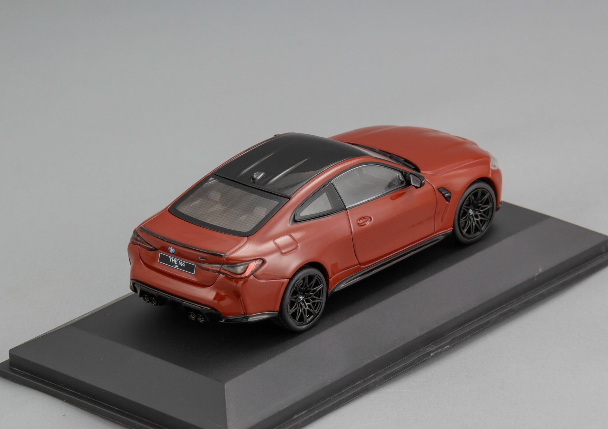 Коллекционная масштабная модель 1:43 BMW G82 M4 Competition - 2023 от Solido — фото 1
