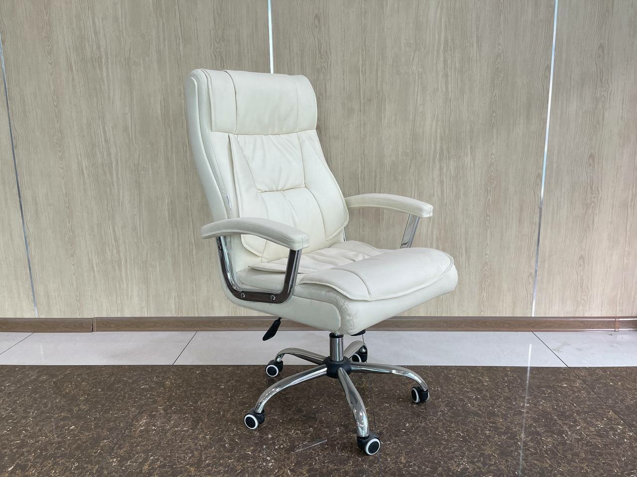 Идеальное, удобное и красивое кресло для дома и работы Model 812D White — фото 1