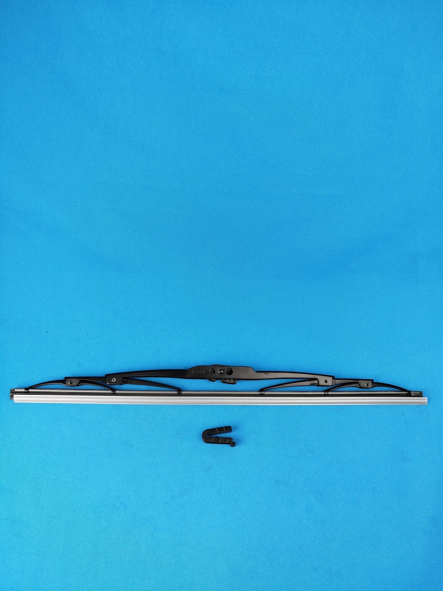 Щетка стеклоочистителя "HOLA" 42,5см для автомобилей Honda Insight, Nissan Maxima, Opel Corsa каркасная (шт)