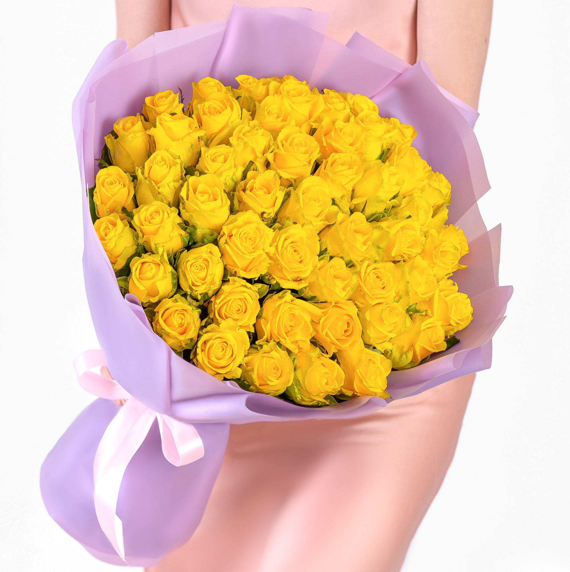 Букет Мегацвет24 «Желтая роза Пенни Лейн» 51 роза высота 50 см оформление под ленту