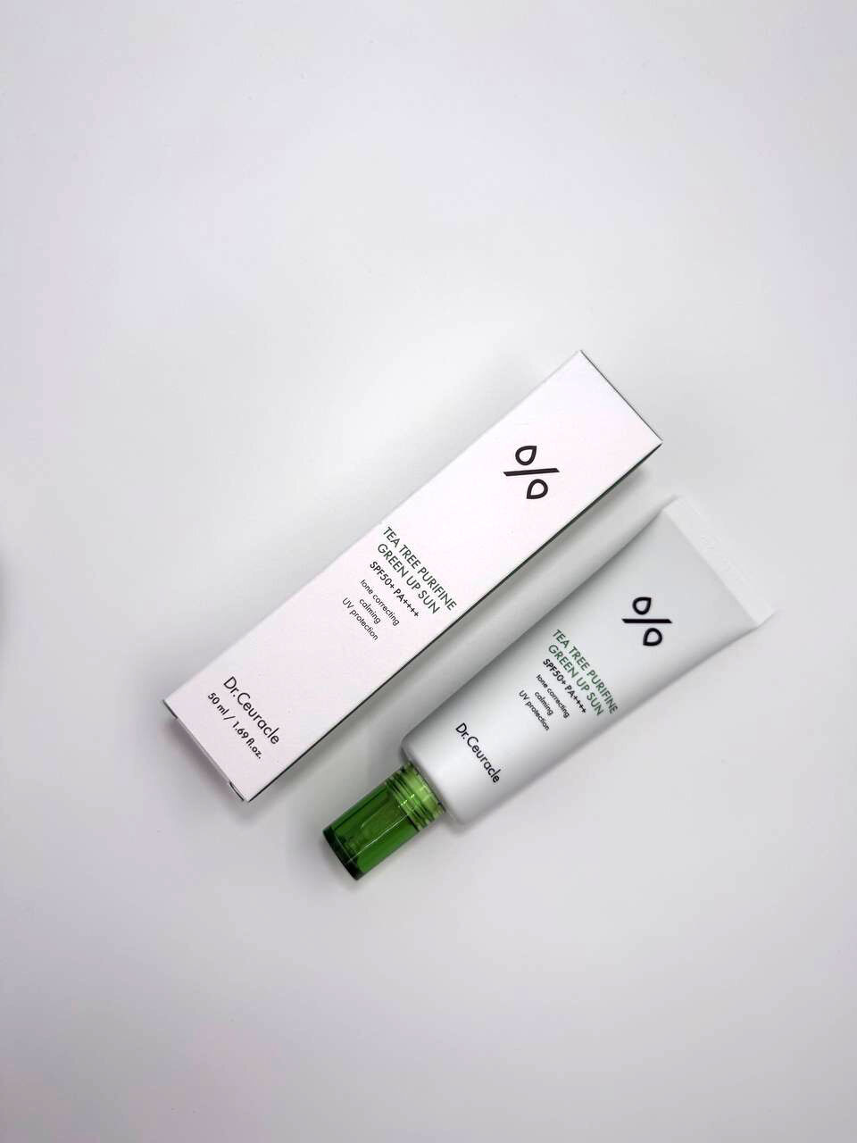 Солнцезащитный крем Dr.Ceuracle "Tea Tree Purifine", для склонной к покраснениям кожи, SPF 50+, 50 мл — фото 1