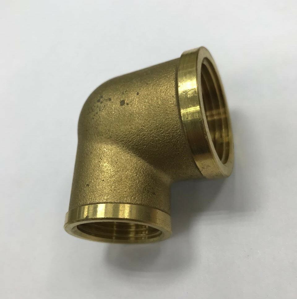 Уголок латунь переходной угол 90° внутренняя резьба 1x3/4