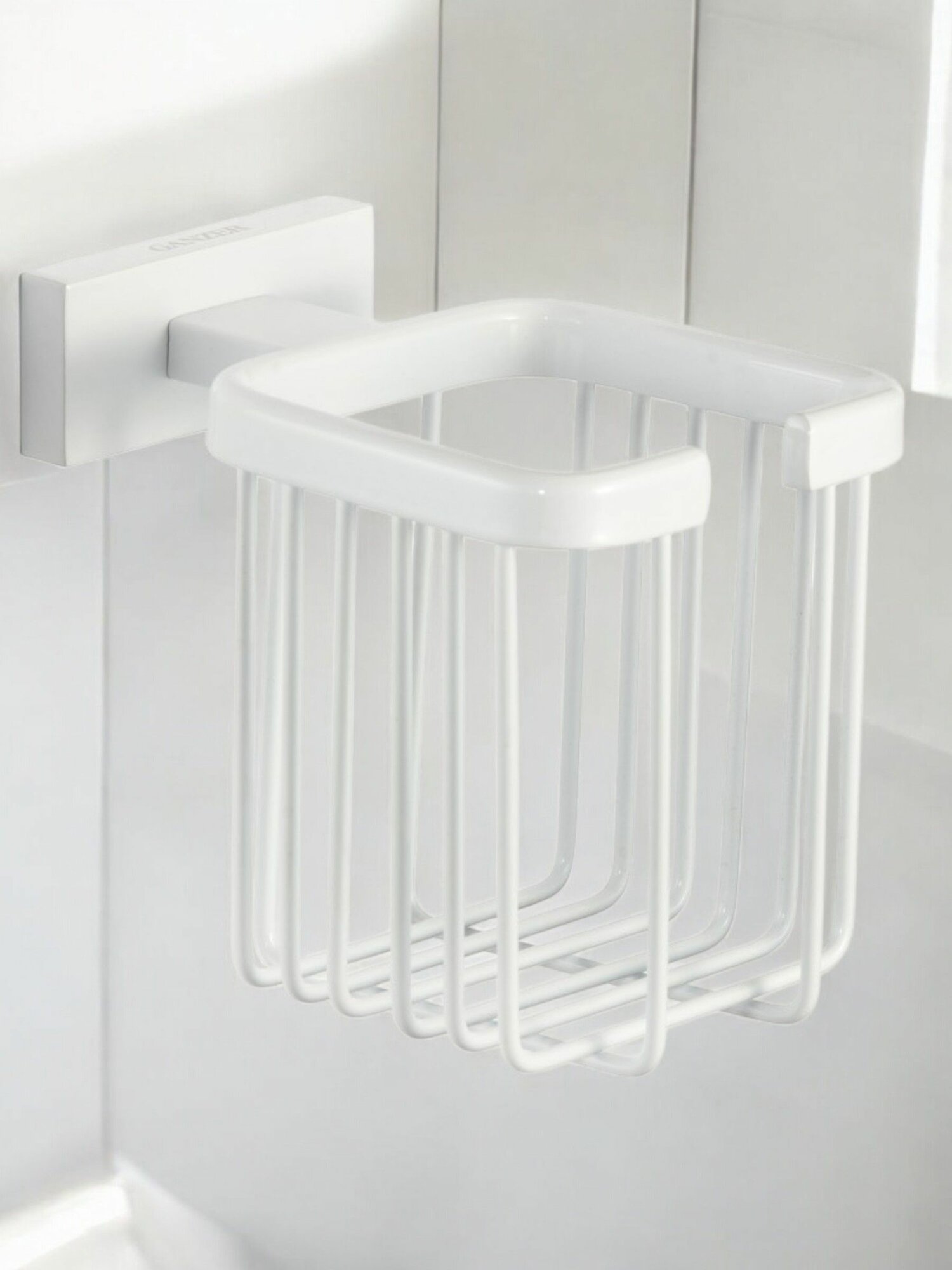 Держатель для освежителя GANZER GZ88038-F