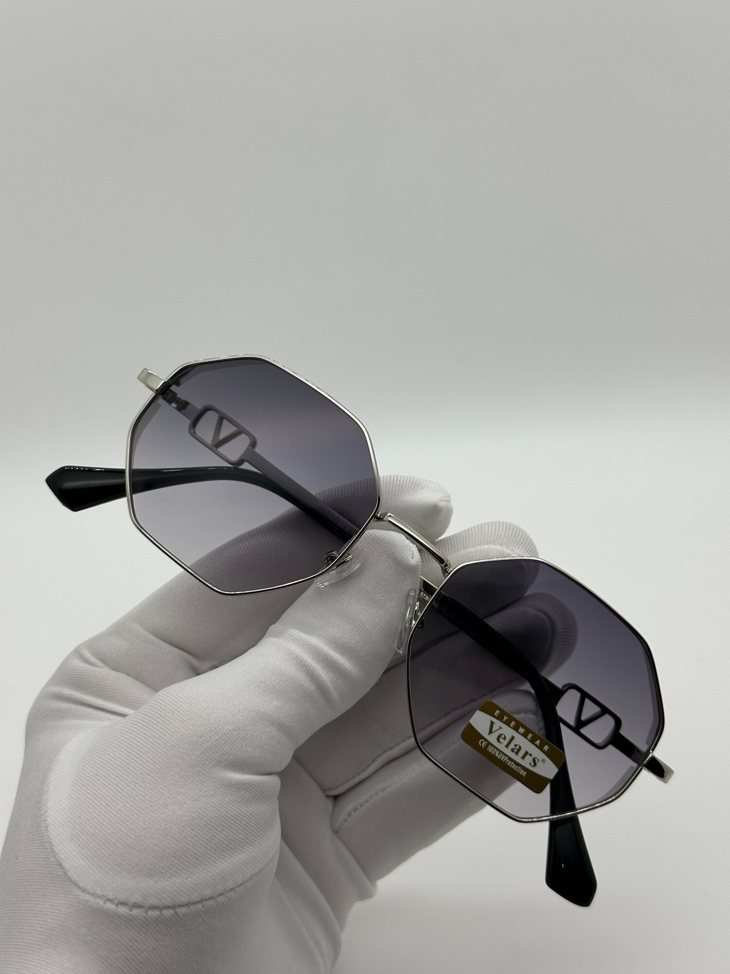 Oчки для защиты глаз от солнечных лучей и подходят для повседневного использования.