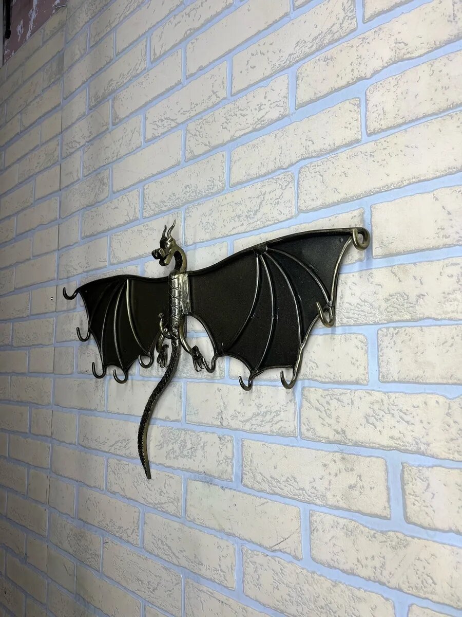 Вешалка настенная Кованый Дракон, Студия кованой мебели Нива, ручная работа, цвет черный/патина/золотистый