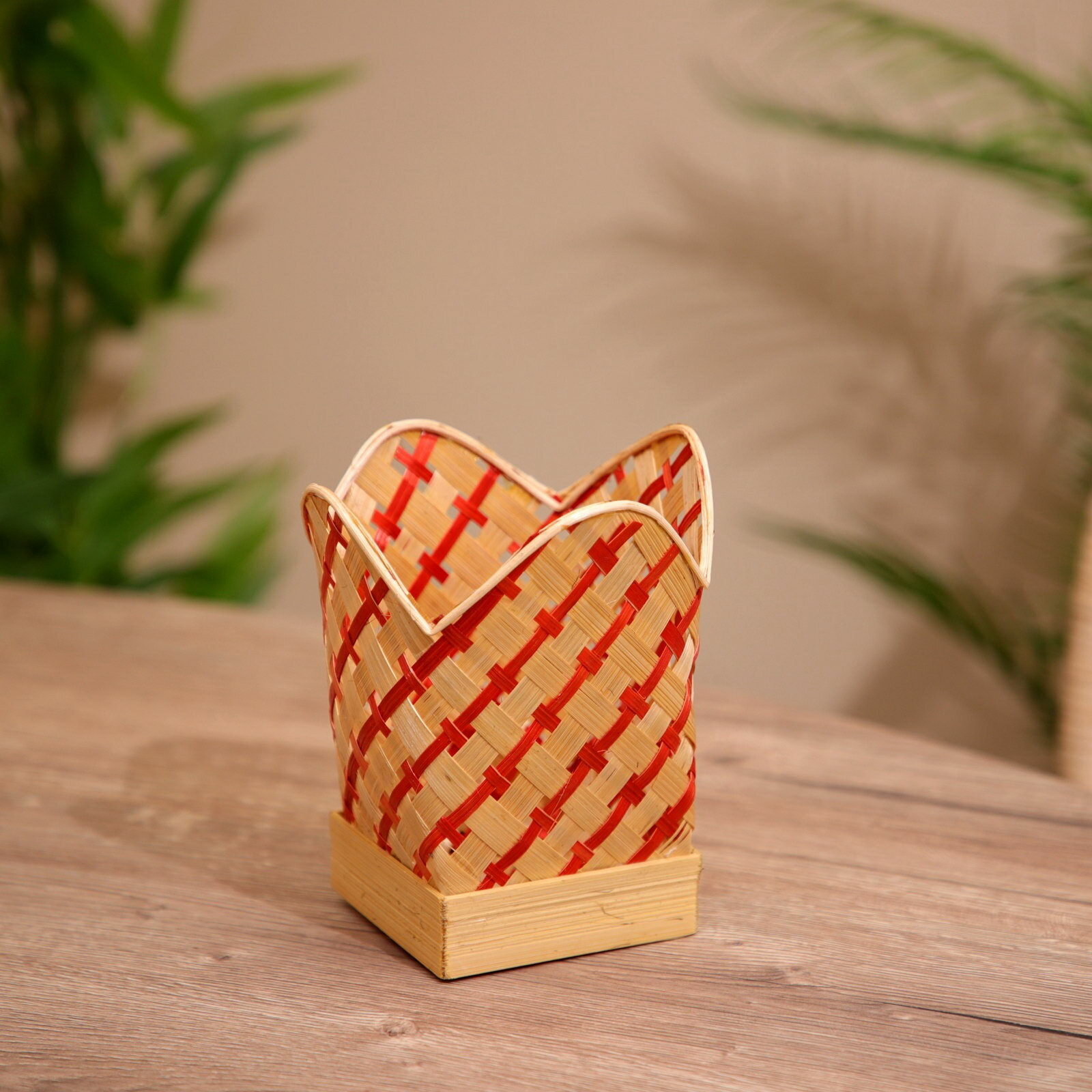 Салфетница плетёная из бамбука 9x9x14 см цвет: бежевый форма: квадрат