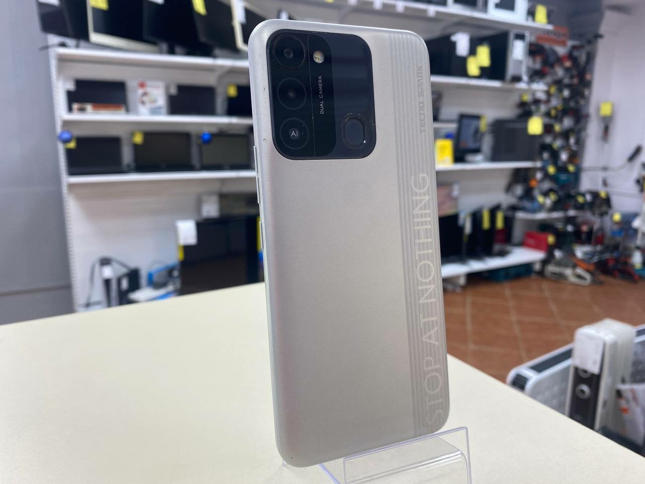 Смартфон TECNO Spark 8C 4/64GB Diamond Gray (серый бриллиант), б/у, уценка