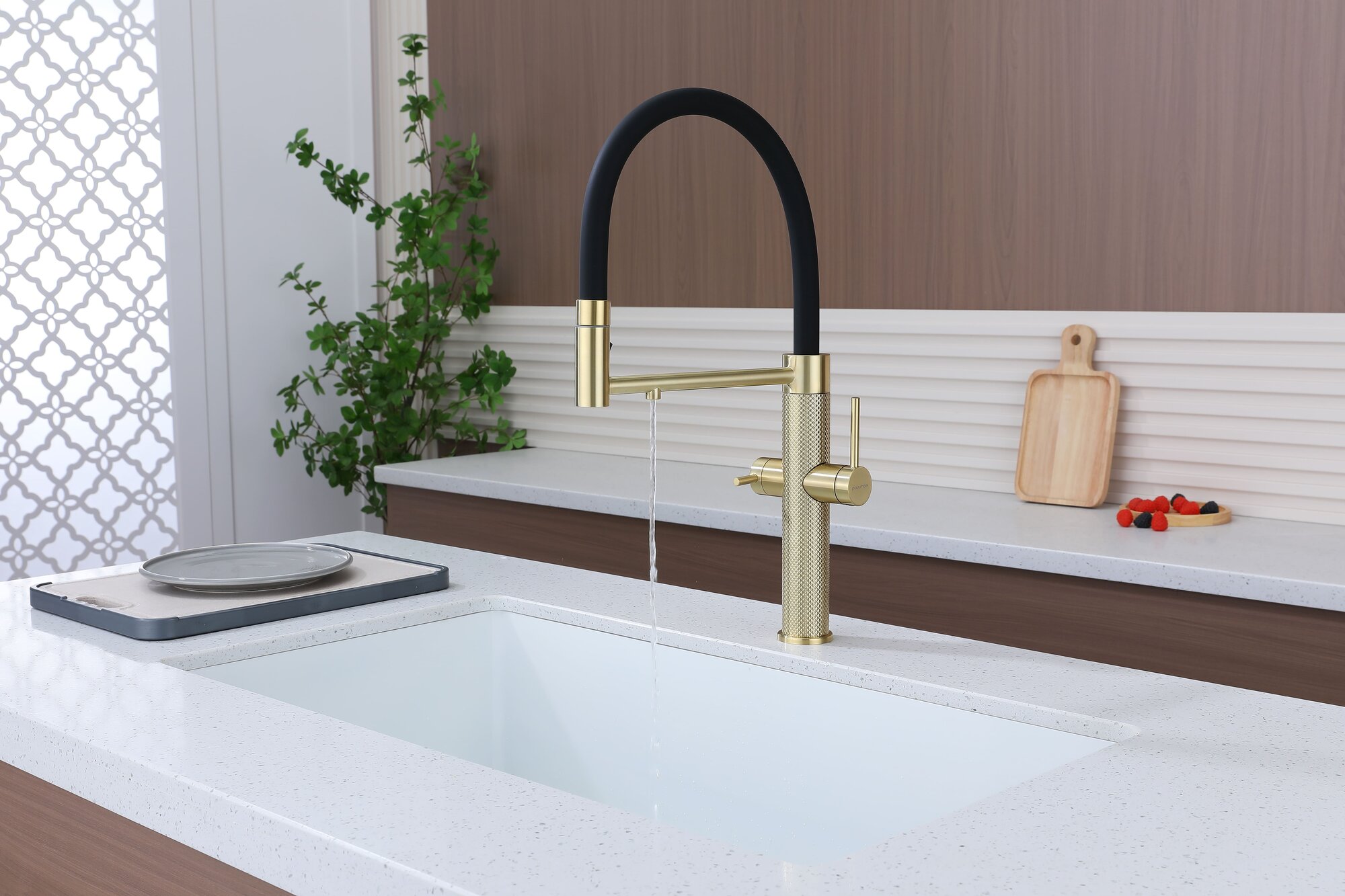 Смеситель Paulmark NEXUS DIAMOND Nd613999-LG светлое золото с подключением к фильтру — фото 1