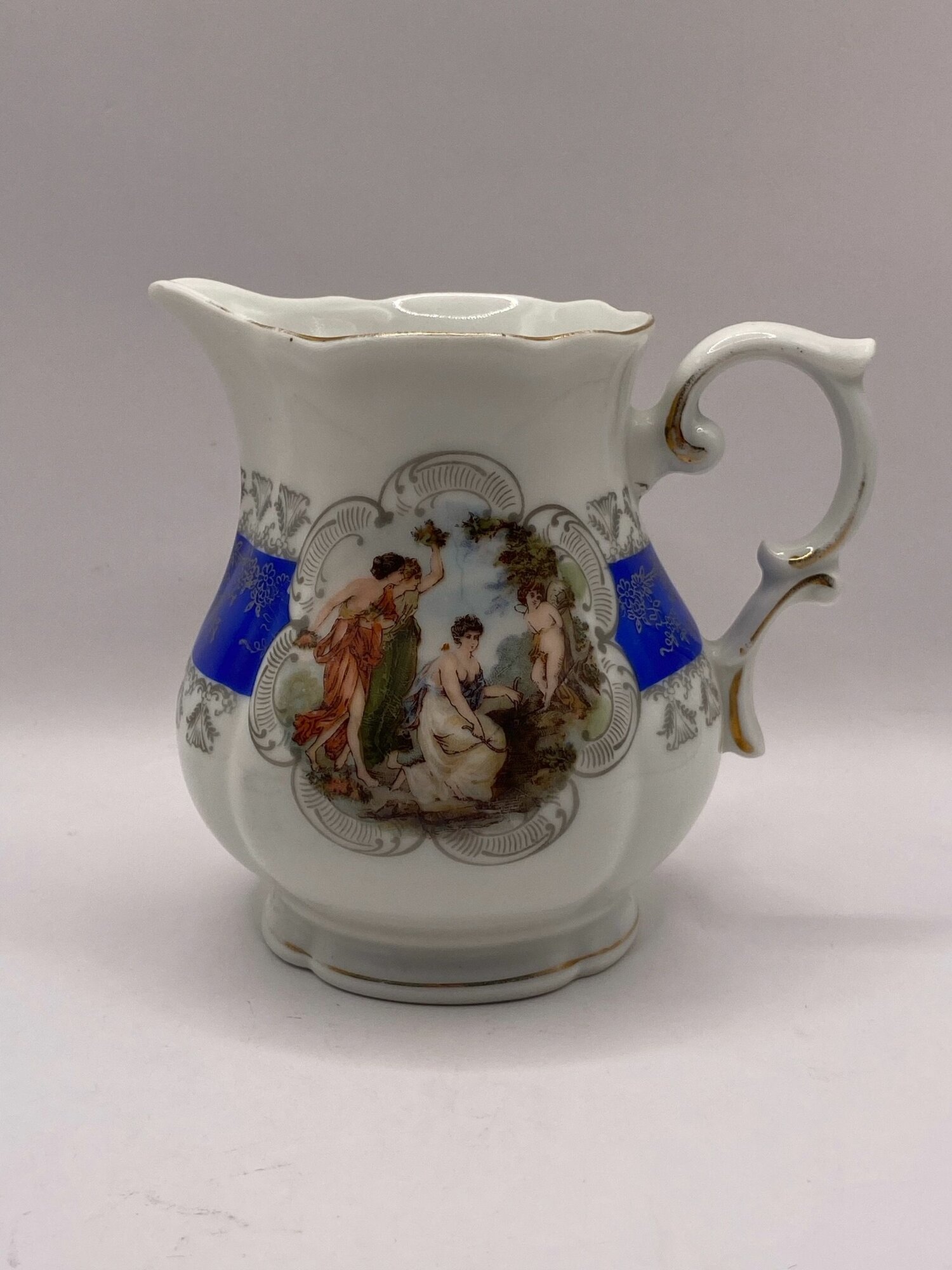 Сливочник "Мадонна" Oscar Schlegelmilch. Германия. Фарфор. Объём: 350 мл. Высота:10.5 см.