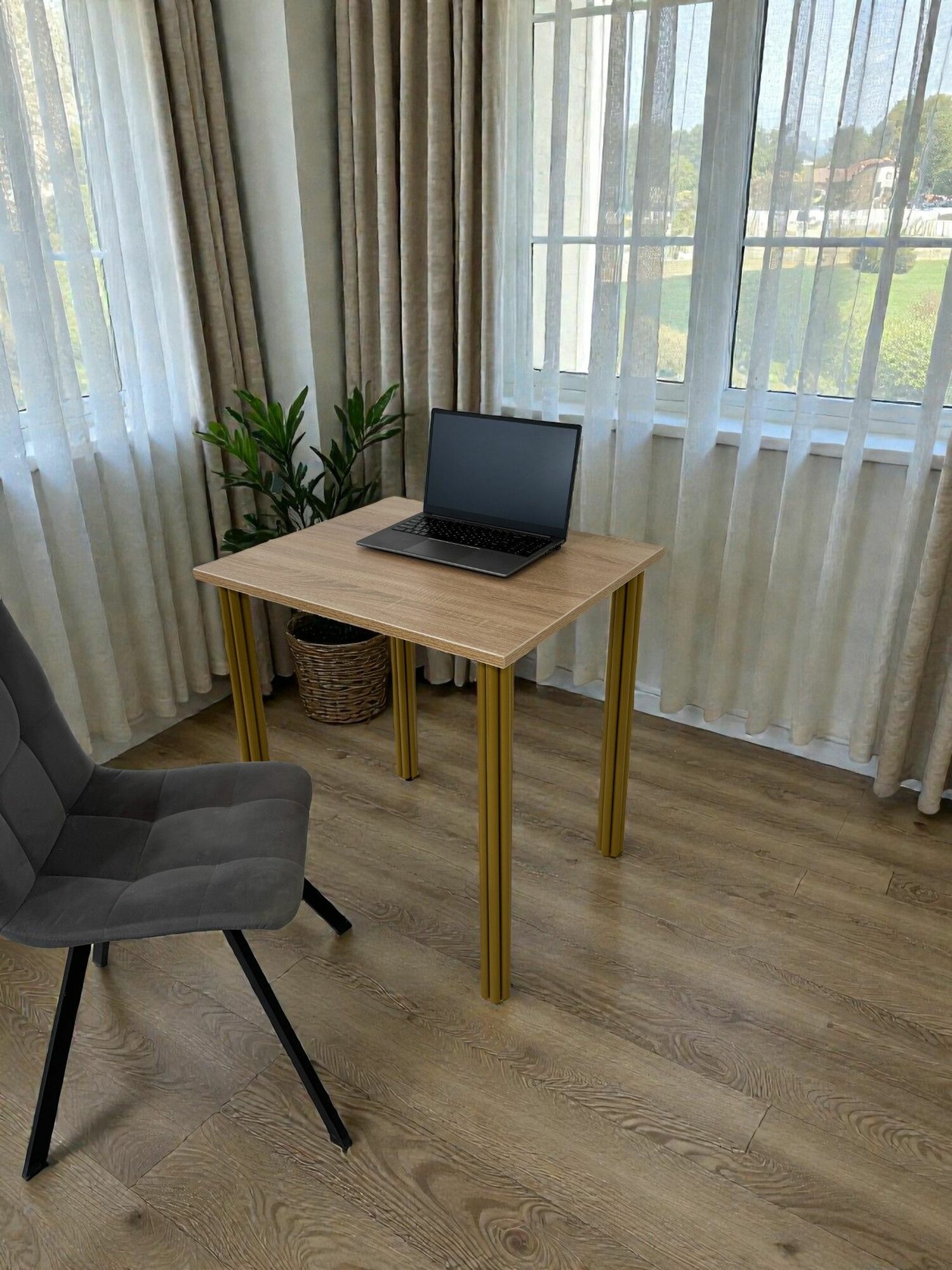 Стол дизайнерский компьютерный/ цвет Дуб Сонома, 70*60 см. Ножки золото.