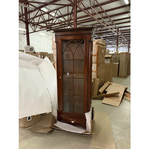 фото Витрина 1 дверная domkorleone с полками и ящиком, красное дерево (mahogany wood), цвет орех cmh (темно-коричневый) дом корлеоне