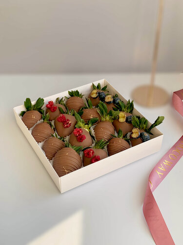 Изображение товара Подарочный набор "Клубника в шоколаде", 16-20 шт, молочный шоколад