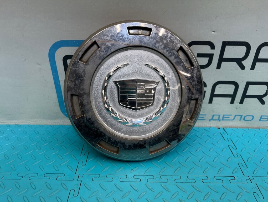 Заглушка диска Cadillac Escalade III 2008 GMT900 L92 6.2 OEM 9597950