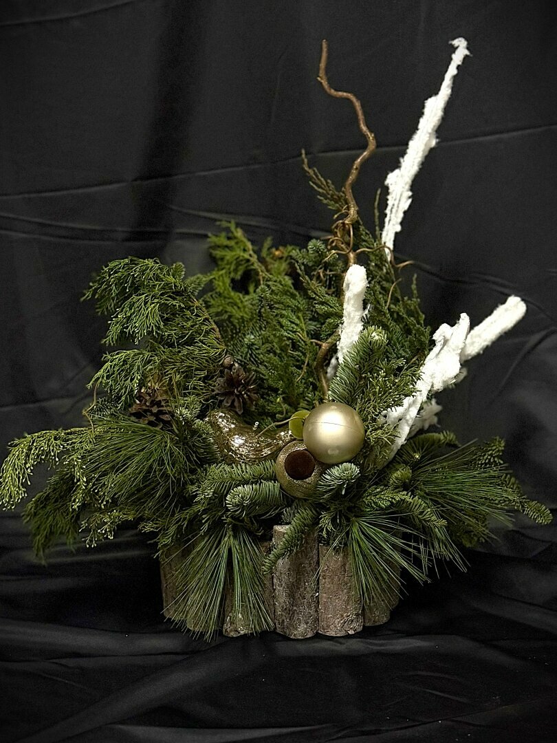 Новогодняя композиция из живых еловых веток в кашпо «Лесная птичка» 30 см