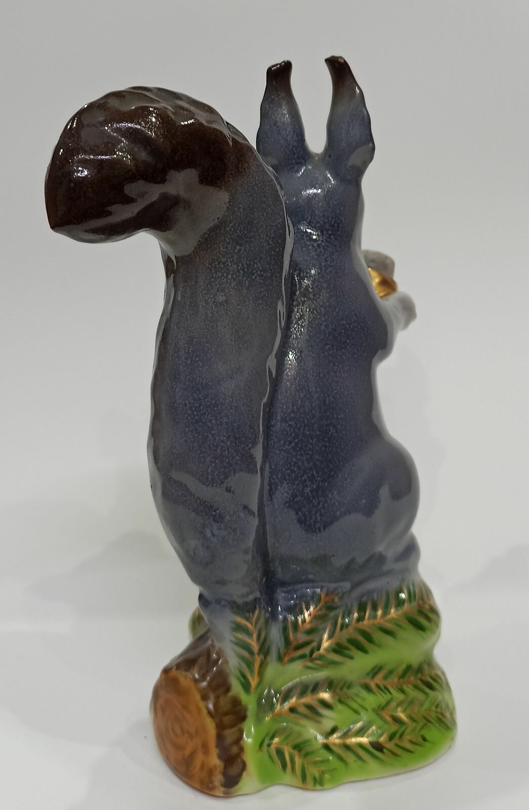 Белочка с орехом фарфор Хайта СССР 1960-е — фото 1